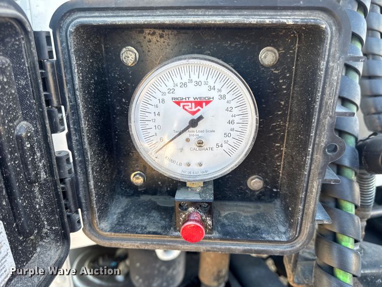 image for item DW6532 2020 Kenworth T680 Semi Truck