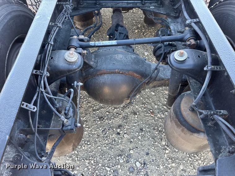 image for item DW6532 2020 Kenworth T680 Semi Truck