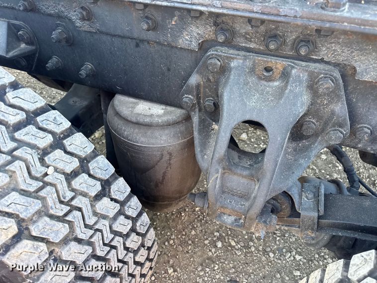 image for item DW6532 2020 Kenworth T680 Semi Truck