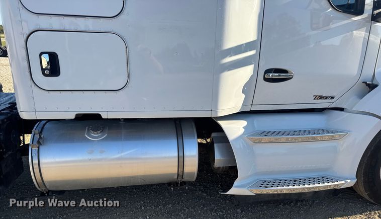 image for item DW6532 2020 Kenworth T680 Semi Truck