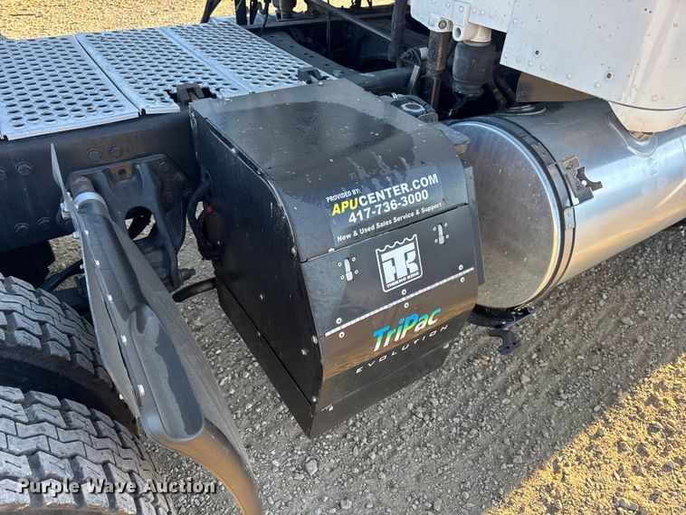 image for item DW6532 2020 Kenworth T680 Semi Truck