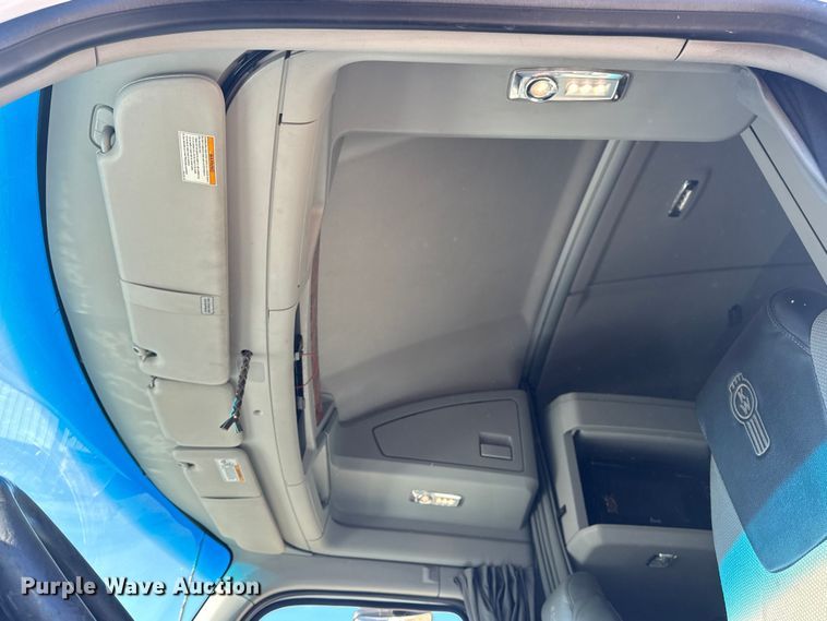 image for item DW6532 2020 Kenworth T680 Semi Truck