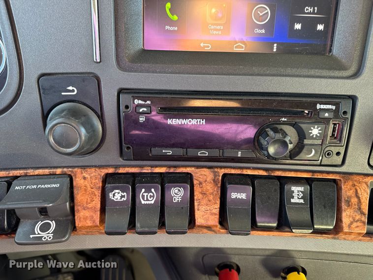 image for item DW6532 2020 Kenworth T680 Semi Truck