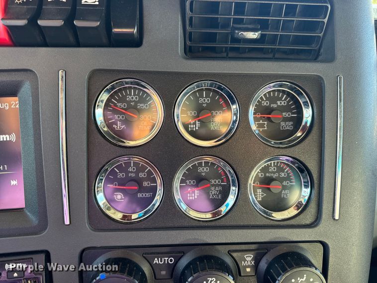 image for item DW6532 2020 Kenworth T680 Semi Truck