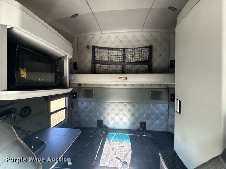 image for item DW6532 2020 Kenworth T680 Semi Truck