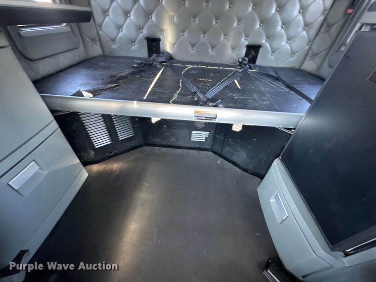 image for item DW6532 2020 Kenworth T680 Semi Truck