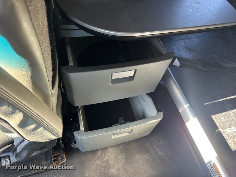 image for item DW6532 2020 Kenworth T680 Semi Truck