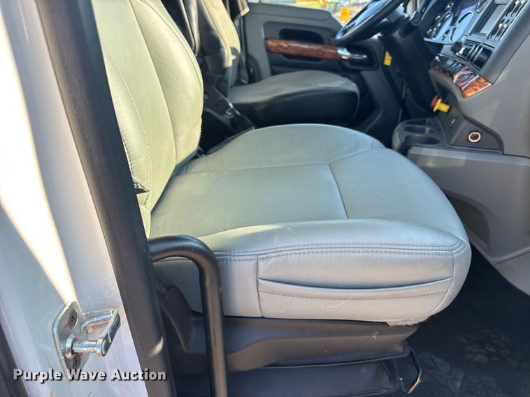 image for item DW6532 2020 Kenworth T680 Semi Truck