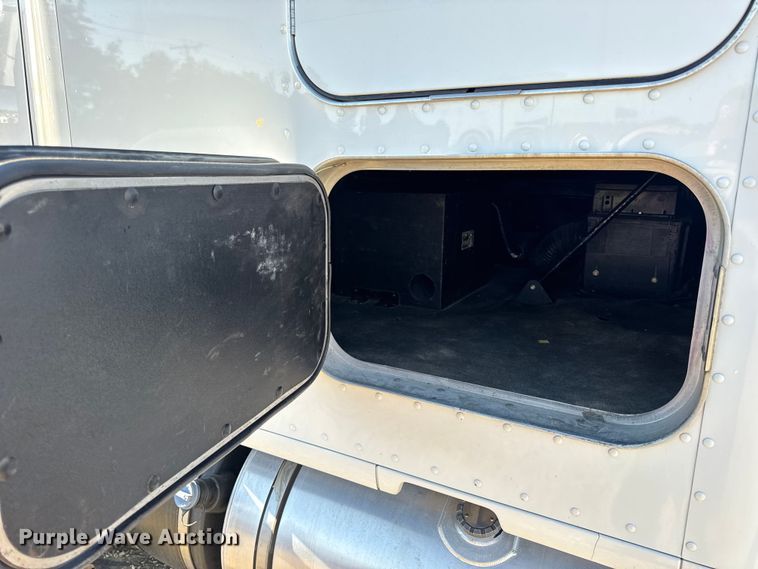 image for item DW6532 2020 Kenworth T680 Semi Truck