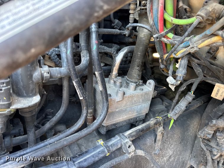 image for item DW6532 2020 Kenworth T680 Semi Truck