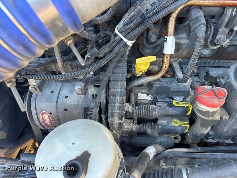 image for item DW6532 2020 Kenworth T680 Semi Truck