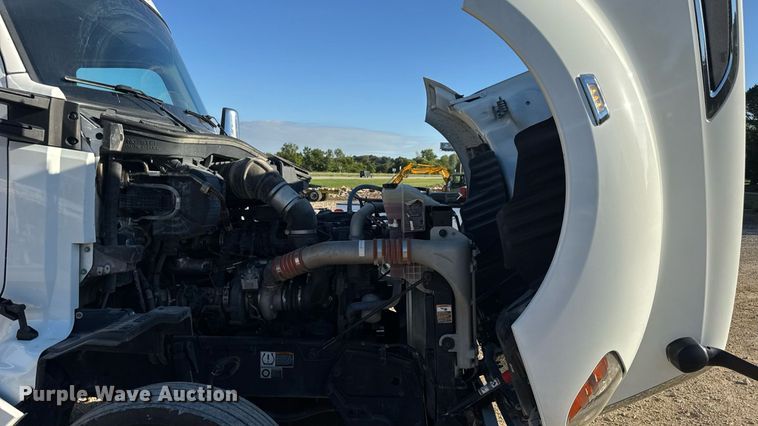 image for item DW6532 2020 Kenworth T680 Semi Truck