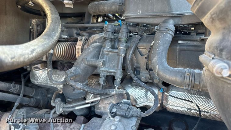 image for item DW6532 2020 Kenworth T680 Semi Truck