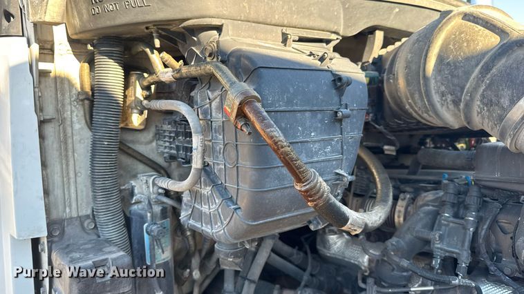 image for item DW6532 2020 Kenworth T680 Semi Truck