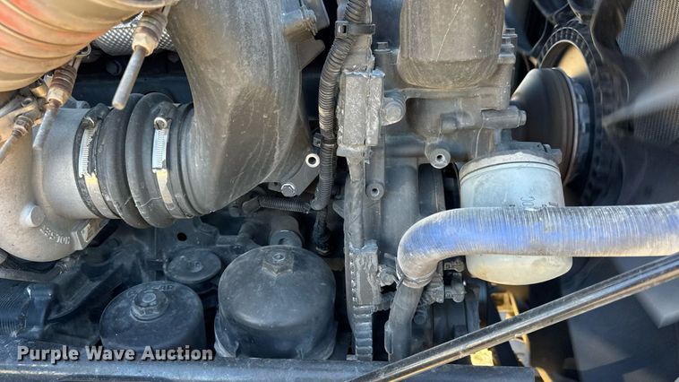 image for item DW6532 2020 Kenworth T680 Semi Truck