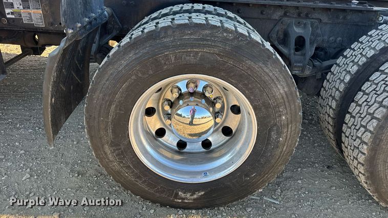 image for item DW6532 2020 Kenworth T680 Semi Truck