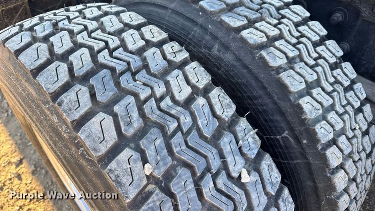 image for item DW6532 2020 Kenworth T680 Semi Truck