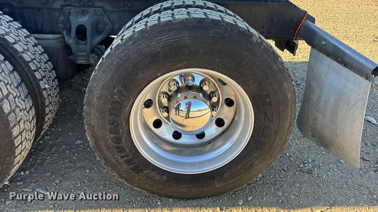 image for item DW6532 2020 Kenworth T680 Semi Truck