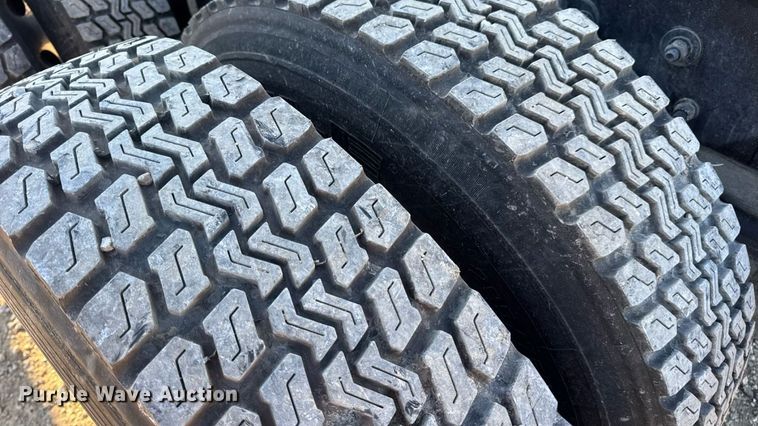 image for item DW6532 2020 Kenworth T680 Semi Truck