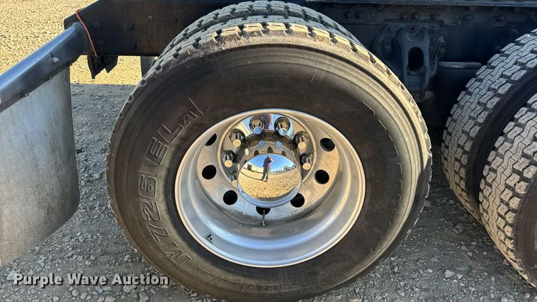 image for item DW6532 2020 Kenworth T680 Semi Truck