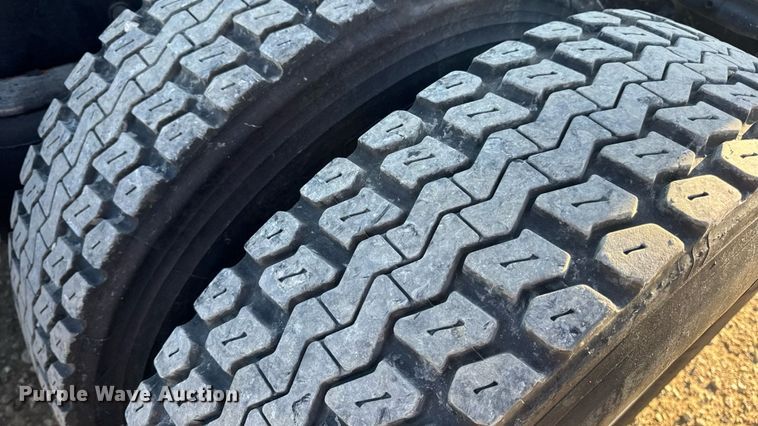 image for item DW6532 2020 Kenworth T680 Semi Truck