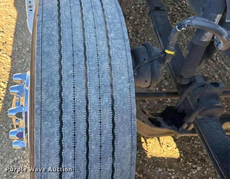 image for item DW6532 2020 Kenworth T680 Semi Truck