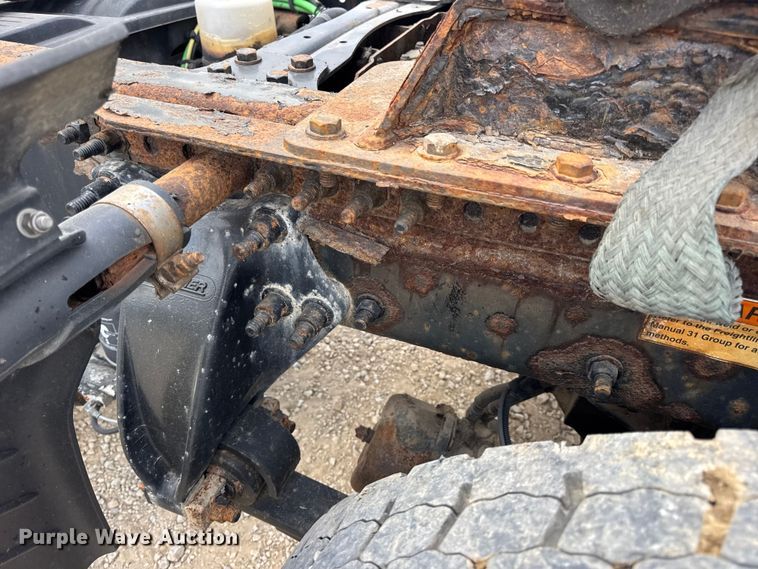 image for item DW6534 2014 Freightliner Cascadia semi truck