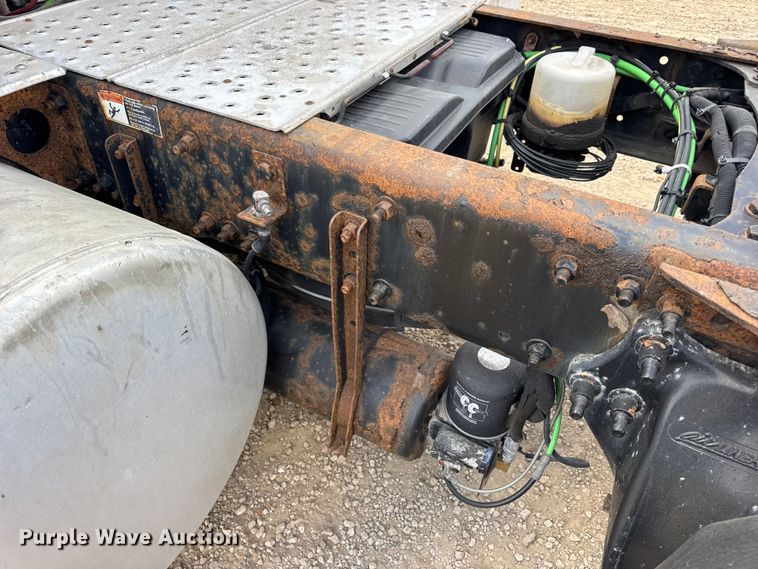 image for item DW6534 2014 Freightliner Cascadia semi truck