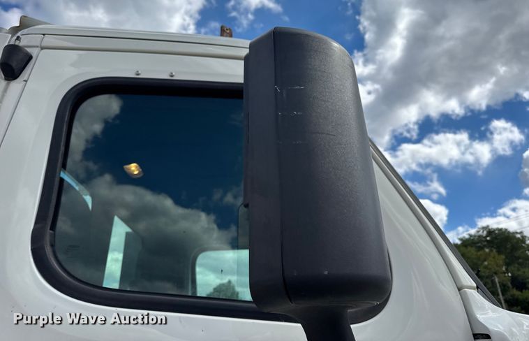 image for item DW6534 2014 Freightliner Cascadia semi truck