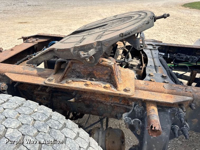 image for item DW6534 2014 Freightliner Cascadia semi truck