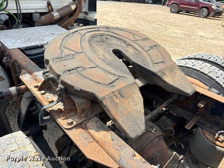 image for item DW6534 2014 Freightliner Cascadia semi truck