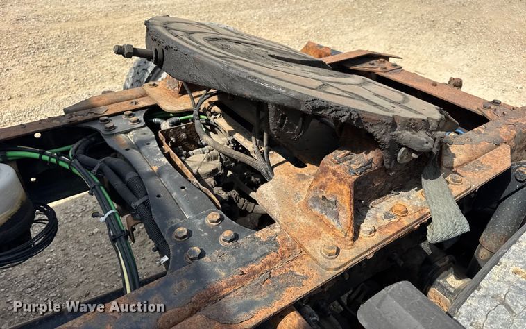 image for item DW6534 2014 Freightliner Cascadia semi truck