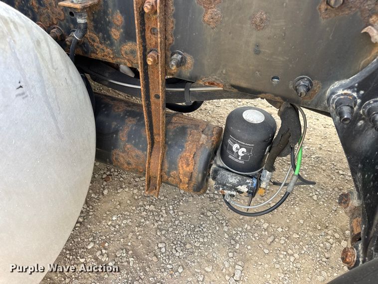 image for item DW6534 2014 Freightliner Cascadia semi truck