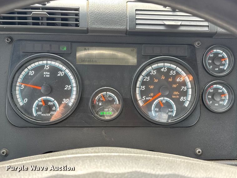 image for item DW6534 2014 Freightliner Cascadia semi truck