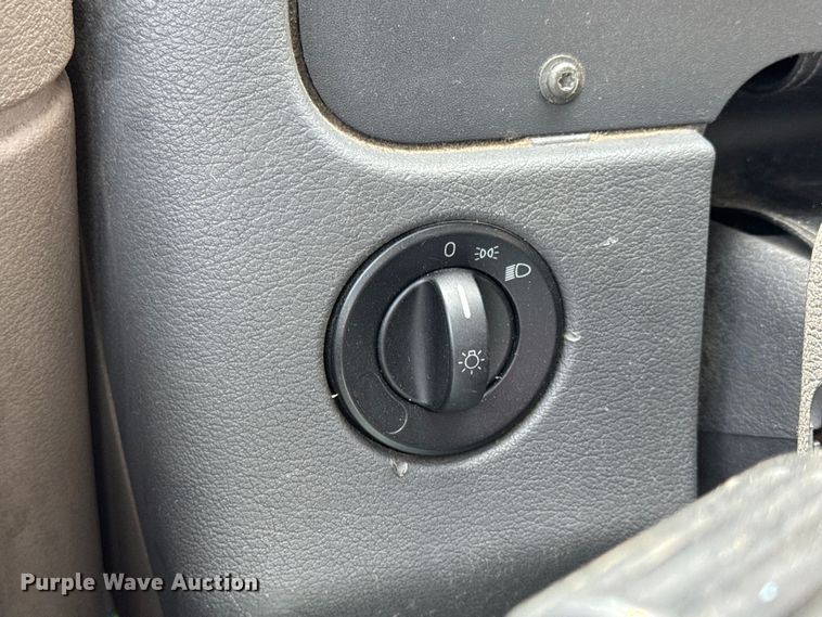 image for item DW6534 2014 Freightliner Cascadia semi truck