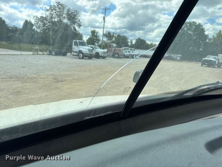 image for item DW6534 2014 Freightliner Cascadia semi truck