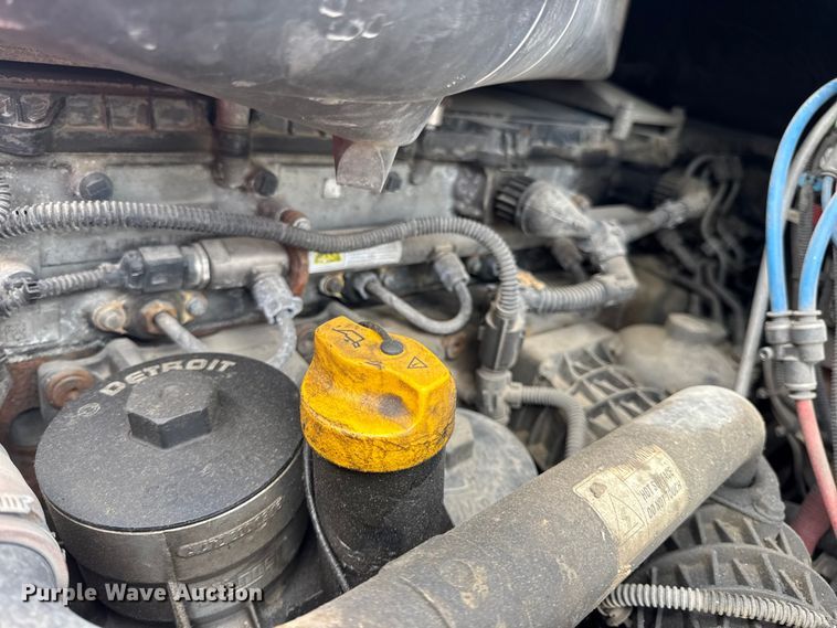 image for item DW6534 2014 Freightliner Cascadia semi truck