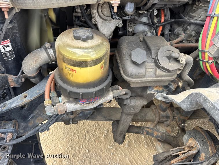 image for item DW6534 2014 Freightliner Cascadia semi truck