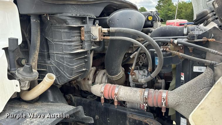 image for item DW6534 2014 Freightliner Cascadia semi truck