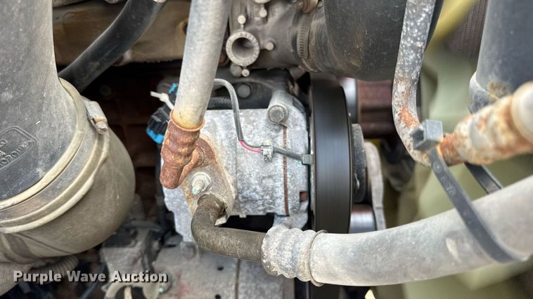 image for item DW6534 2014 Freightliner Cascadia semi truck