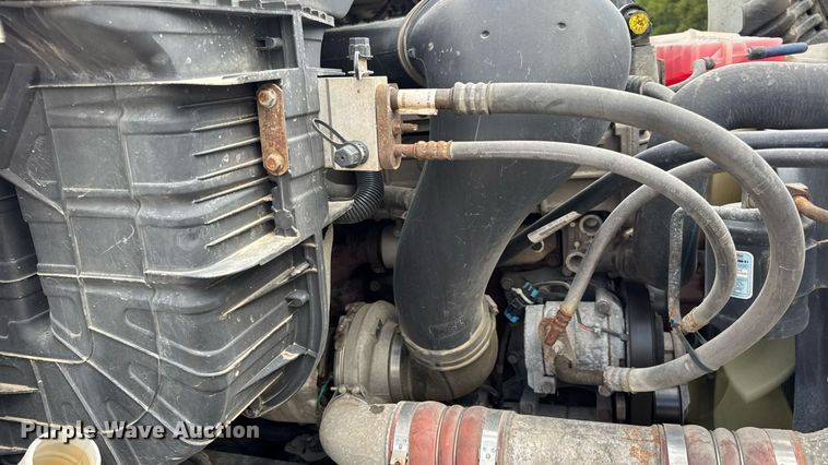 image for item DW6534 2014 Freightliner Cascadia semi truck