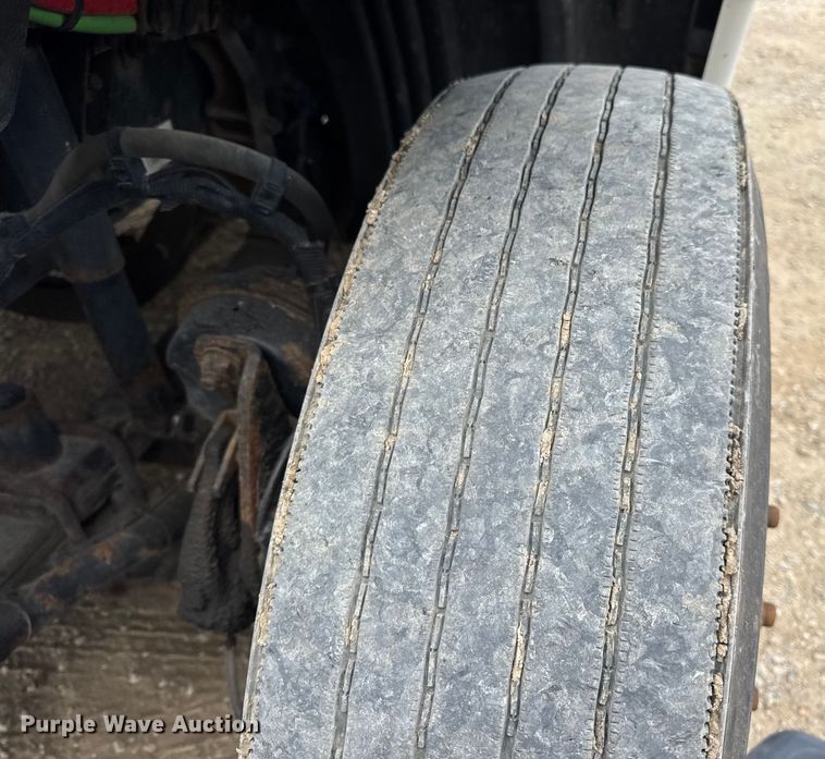 image for item DW6534 2014 Freightliner Cascadia semi truck