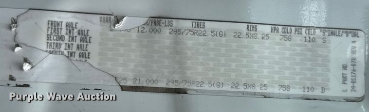 image for item DW6534 2014 Freightliner Cascadia semi truck