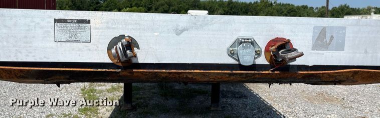 image for item DW7224 2014 East BST flatbed trailer