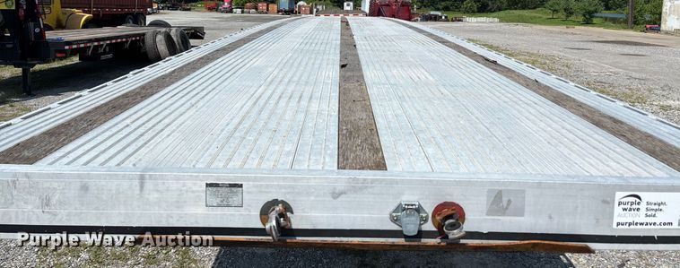 image for item DW7224 2014 East BST flatbed trailer