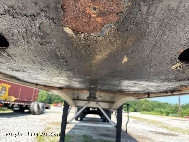 image for item DW7224 2014 East BST flatbed trailer