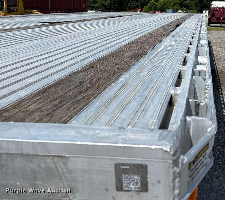 image for item DW7224 2014 East BST flatbed trailer