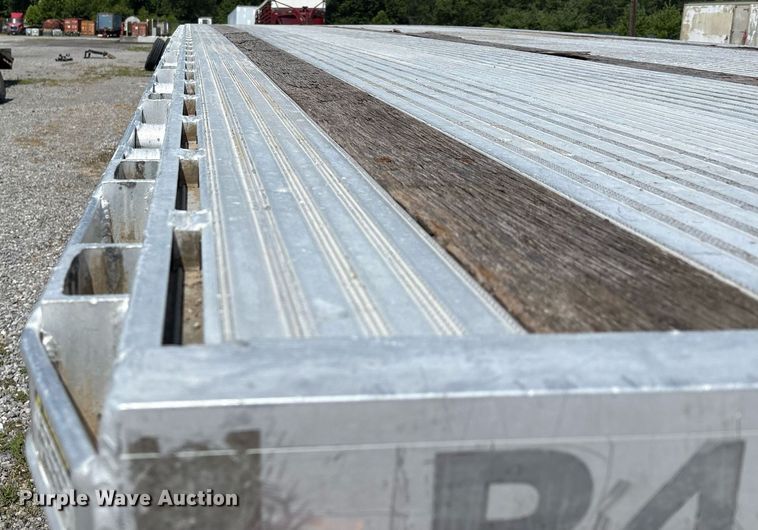 image for item DW7224 2014 East BST flatbed trailer