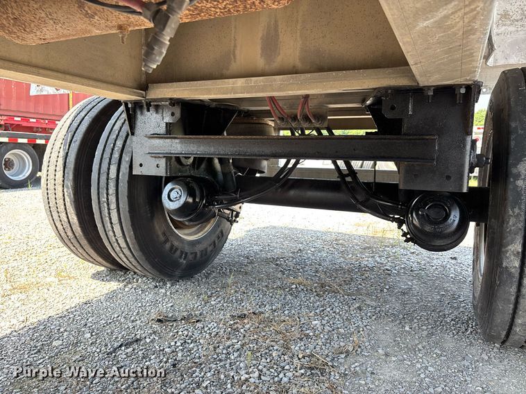 image for item DW7224 2014 East BST flatbed trailer