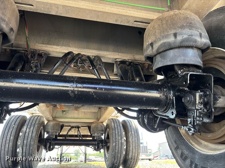 image for item DW7224 2014 East BST flatbed trailer